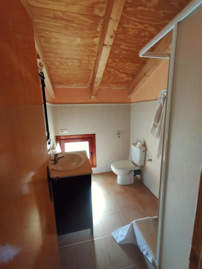 Hostal Los Quinones Fuentes Calientes Exterior photo